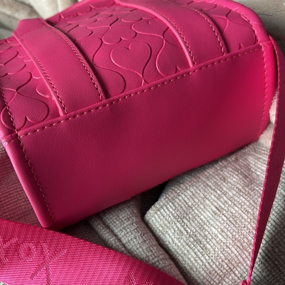 Rare Betsey Johnson Heart Fushia Pink XORAINQ Mini Tote/CrossBody Bag Valentine - Picture 9 of 13
